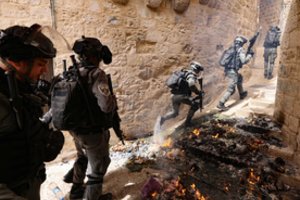 Jeruzalėje per susirėmimus prie Šventyklos kalvos sužeisti keli palestiniečiai