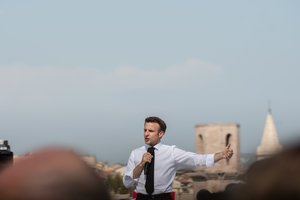 Prancūzijos prezidento rinkimų varžovai rengiasi lemtingiems debatams