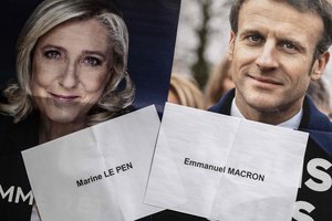 E. Macronas prieš dvikovą su M. Le Pen įspėjamas nenusiraminti