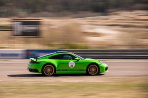 „Porsche“ automobilių entuziastai Nemuno žiedo trasoje užfiksavo rekordą, kad atkreiptų institucijų dėmesį
