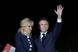 E. Macrono pergalės kalboje – „naujos eros“ pažadas ir žinutė Prancūzijos tautai