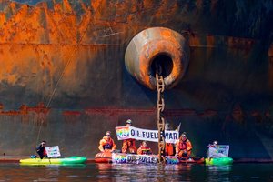 „Greenpeace“ aktyvistai Norvegijoje blokavo Rusijos tanklaivį