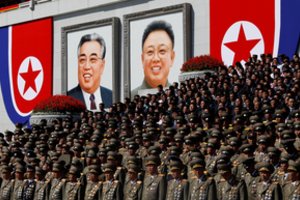 Šaltinis: Šiaurės Korėja surengė karinį paradą svarbiai sukakčiai paminėti