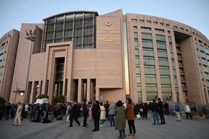 Turkijos teismas nuteisė žmogaus teisių gynėją O. Kavalą kalėti iki gyvos galvos
