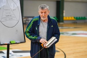 Krepšinio specialistams paskaitą vedė legendinis treneris A. Kosauskas