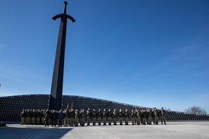Karių savanorių priesaika Lietuvai – prie partizanų memorialo Kryžkalnyje