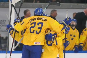Pasaulio jaunimo ledo ritulio čempionate triumfavo latvių įveikti švedai