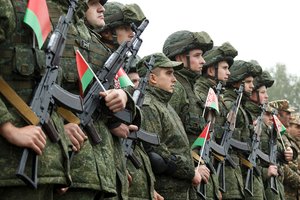 Baltarusija pradėjo netikėtas karines pratybas