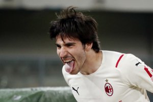 Veronoje laimėjęs „Milan“ atkūrė dviejų taškų pranašumą prieš „Inter“: liko du turai