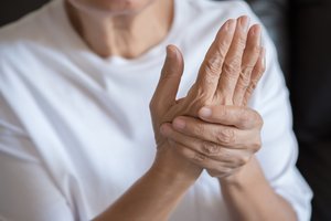 Mokslininkai išsiaiškino, kaip sumažinti artrito skausmus: davė paprastą mitybos patarimą