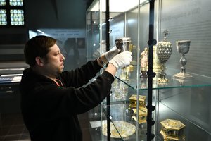 Valdovų rūmų muziejaus lobyną papildė itin vertingas auksakalystės dirbinys