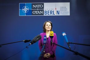 ​Vokietijos užsienio reikalų ministrė A. Baerbock žada Suomijai ir Švedijai greitą priėmimą į NATO