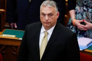 Vengrijos premjeru prisaikdintas V. Orbanas užsipuolė „savižudiškus“ Vakarus