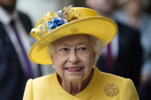 Dar vienas karalienės Elizabeth II pasirodymas viešumoje: neslėpė šypsenos