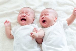 Identiškos dvynės pagimdė tą pačią dieną toje pačioje ligoninėje tos pačios lyties kūdikius