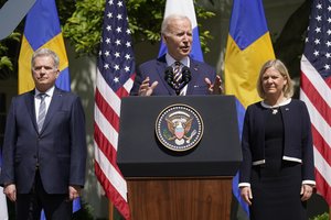 J. Bidenas Vašingtone priėmė narystės NATO siekiančių Švedijos ir Suomijos vadovus