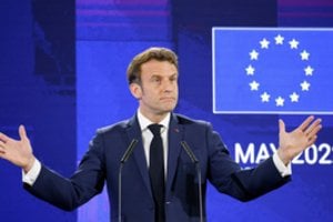E. Macronas gina „Europos politinės bendruomenės“ idėją