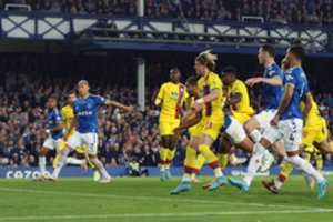 „Everton“ išsigelbėjo po praleistų dviejų įvarčių ir lieka svarbiausiame Anglijos čempionate kitam sezonui