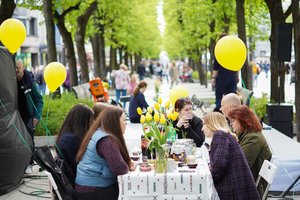 Kauno miesto dienos proga kauniečiai susėdo prie ilgiausio kaimynų stalo