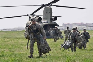 JAV ir Pietų Korėja planuoja išplėsti karines pratybas dėl Pchenjano grėsmės