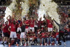Favoritus parbloškę „Benfica“ rankininkai tapo Europos lygos nugalėtojais