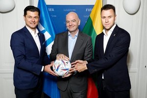 Paryžiuje LFF vadovai susitiko su FIFA prezidentu