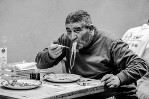 Fotografijų paroda „Roma – Neapolis. Veidai“ – ant skalbinių virvės
