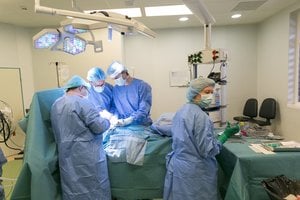 SAM: daugiau žmonių gali gauti dienos chirurgijos paslaugas