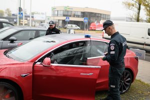 Kauno pareigūnai dairosi elektromobilio: įvardijo sąrašą norų, kuriuos jis turi atitikti