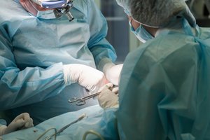 Po nosies operacijos nei kvėpuoti, nei šypsotis negalintis vyras liko šokiruotas po plastinės chirurgijos specialistų pasiūlymų