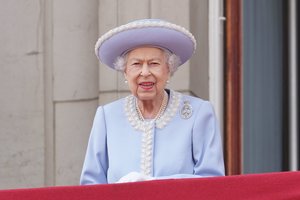 Po parado Elizabeth II garbei – liūdnos naujienos: prastai pasijutusi karalienė praleis iškilmingą renginį