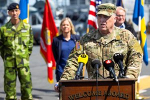 JAV generolas: Švedijos ir Suomijos prisijungimas prie NATO būtų sunkus Rusijai