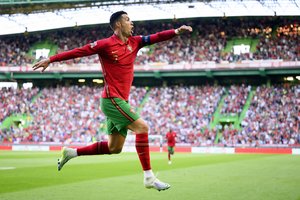 Cristiano Ronaldo dviem įvarčiais prisidėjo prie Šveicarijos triuškinimo