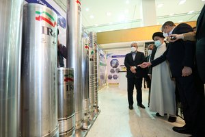 Iranui gresia papeikimas stringant branduolinėms deryboms