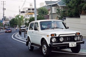Rusai giriasi, kad Japonijoje parduoda „Lada“ automobilius dar brangiau nei „Toyota“: paaiškėjo, kas čia vyksta