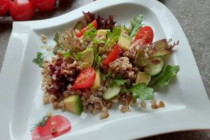 Šiltos grikių salotos su tunu: išbandykite Ingridos receptą
