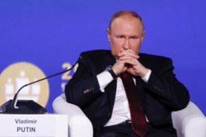 V. Putinas sako, kad Vakarų „ekonominis žaibiškas karas“ žlugo