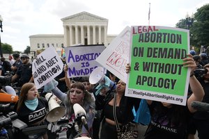 Istorinis sprendimas: JAV Aukščiausiasis Teismas panaikino moters teisę į abortus