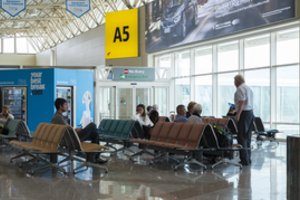 Skrydžius atšaukia ne tik oro bendrovės, veiksmų imasi ir oro uostai – siunčia svarbią žinią
