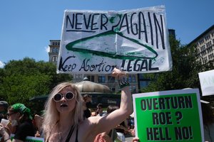 JAV tęsiasi protestai, AT priėmus moterų teisę į abortus panaikinantį sprendimą