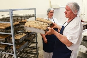 Maisto produktai brangsta neįtikėtinu greičiu – tiekėjai kainas duonos kepėjams perskaičiuoja dukart per dieną