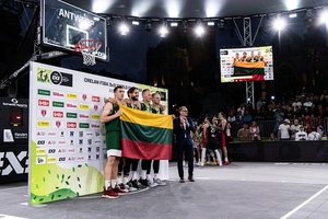 Sutiktuvės Vilniuje: sugrįžo istorinius pasiekimus pasaulio čempionate pasiekusios trijulių rinktinės