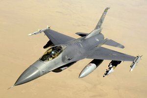 J. Bidenas: JAV „turėtų parduoti“ naikintuvų F-16 Turkijai