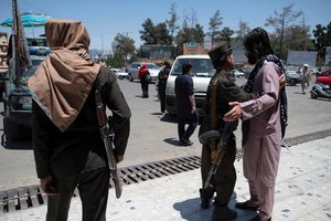 Afganistane dvasininkų susirinkimui tvirtinant Talibano valdžią nušauti du šauliai