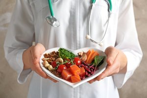 Štai ką reikia valgyti, jeigu norite išvengti širdies ligų: gydytoja išskyrė dvi svarbiausias maisto medžiagas 