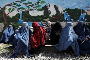 JT ragina Talibaną vadovautis kitų musulmonių šalių praktika dėl moterų teisių