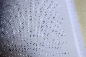Krašto apsaugos ministerija pasirūpino, kad patarimai apie pasiruošimą ekstremalioms situacijoms būtų paskelbti ir Brailio raštu