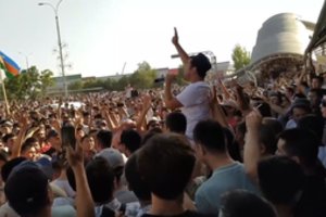 Uzbekistane protestuotojai bandė užimti vyriausybinių pastatų