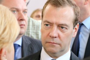 D. Medvedevas gąsdina Japoniją – grasina palikti be naftos ir dujų