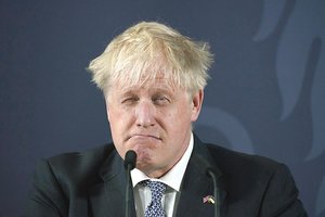 Įtampa auga: įtakingi britų ministrai paragins B. Johnsoną atsistatydinti